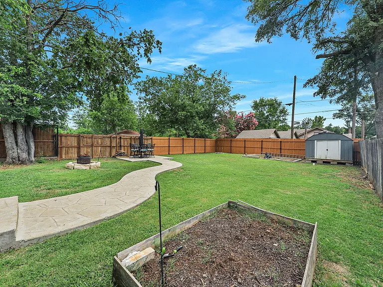1200 W Walker St — Photo 37