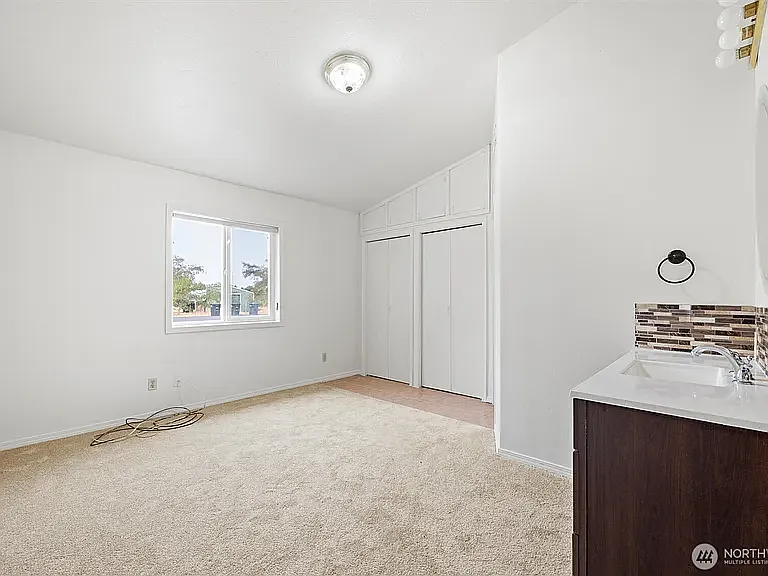 1695 Ruth St — Photo 13