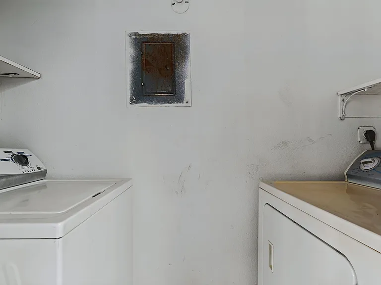 28-web-or-mls-2688 N 43rd Ave 29D--28_10012025