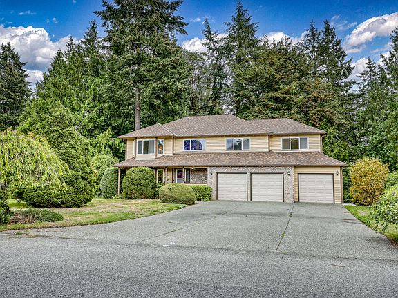5th image of 11649 Meadowmeer Cir NE