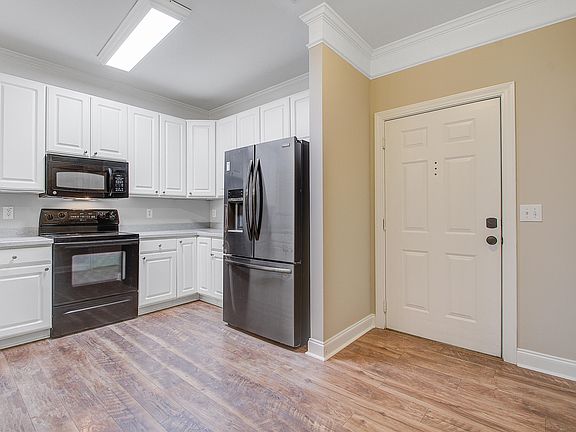5th image of 1025 Riverland Woods Pl APT 214