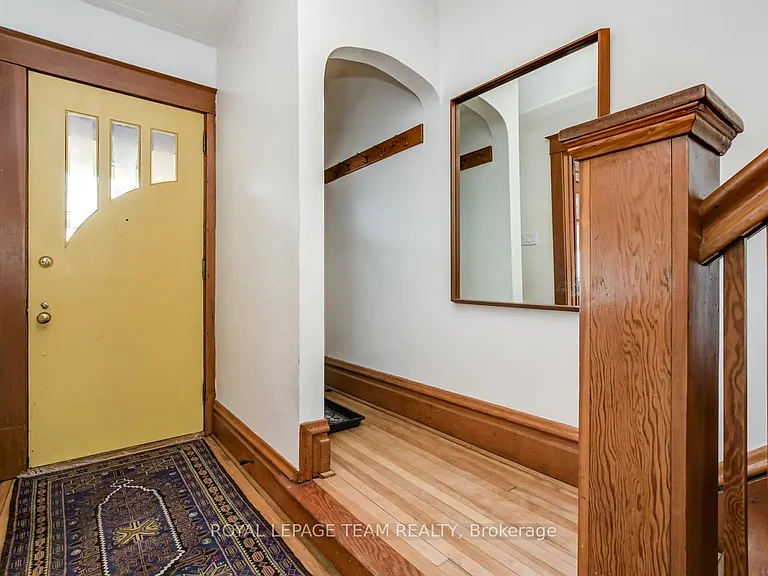 995 Gladstone Ave — Photo 3