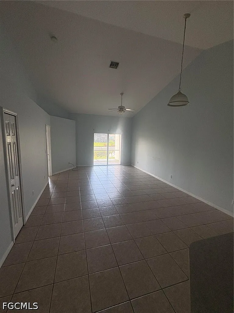 3 bed, 2.0 bath, 1304 sqft, $1,600 — Photo 3