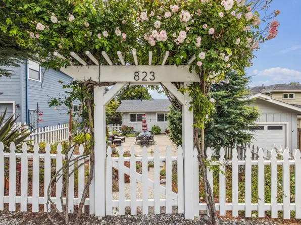823 Avenue Balboa, El Granada, CA 94018