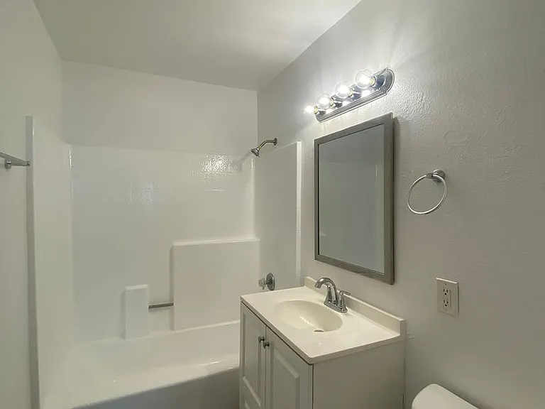 1429 E Florida St — Photo 10