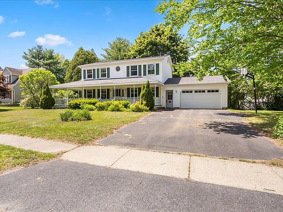 5th image of 32 Countryside Drive