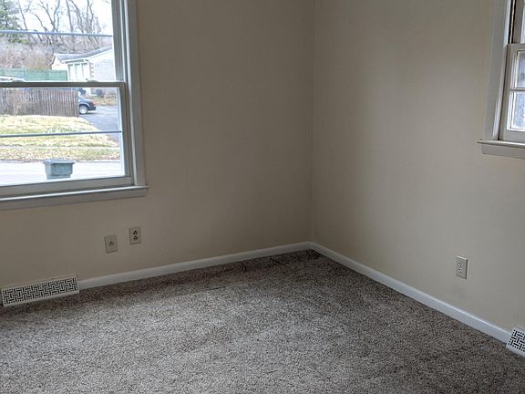 4th image of 3500 Lansdowne Dr #B