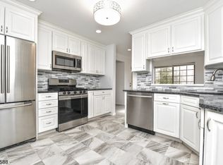 2401 Hemingway Ln #2401, Mahwah, NJ 07430