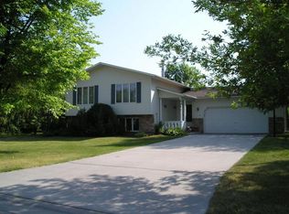 809 16th Ave SE, East Grand Forks, MN 56721