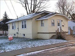 2nd image of 318 Pearl St