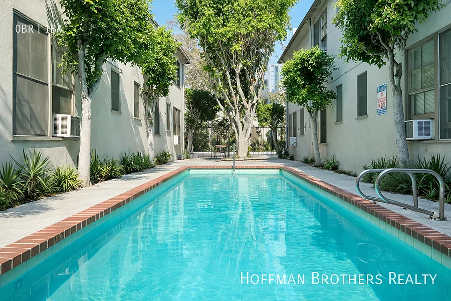 301 N Sycamore Ave Los Angeles, CA 90036 — Photo 3