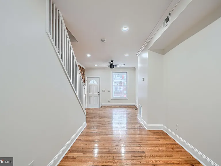 404 N Robinson St — Photo 7