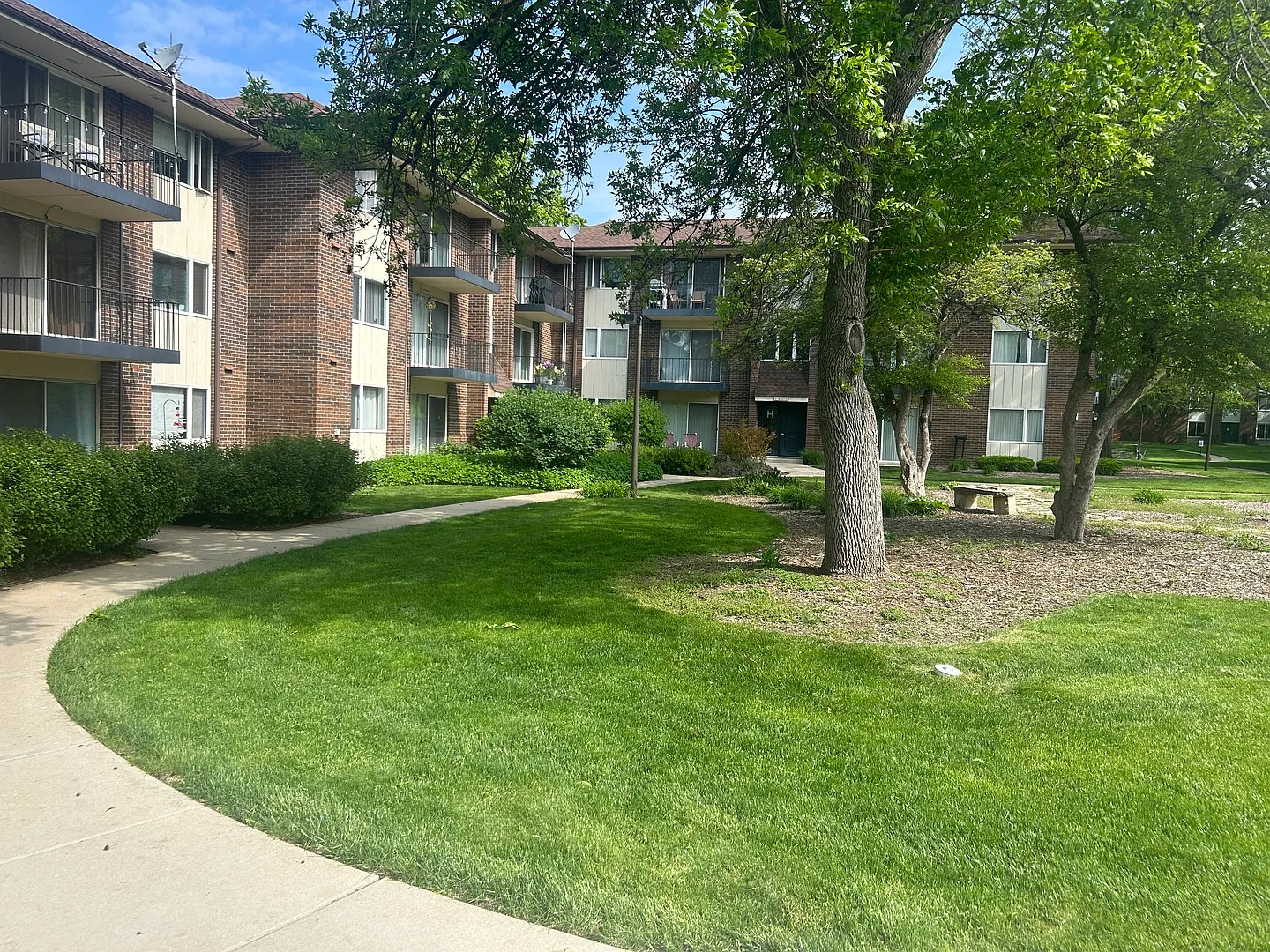 2 bed, 1.5 bath, 1047 sqft, $1,800 — Photo 3