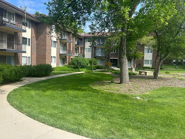 5S070 Pebblewood Ln #G11 — Photo 3