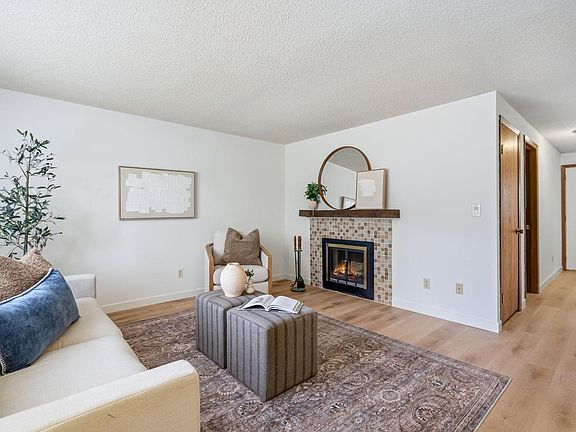 3rd image of 925 Columbia Rd #512