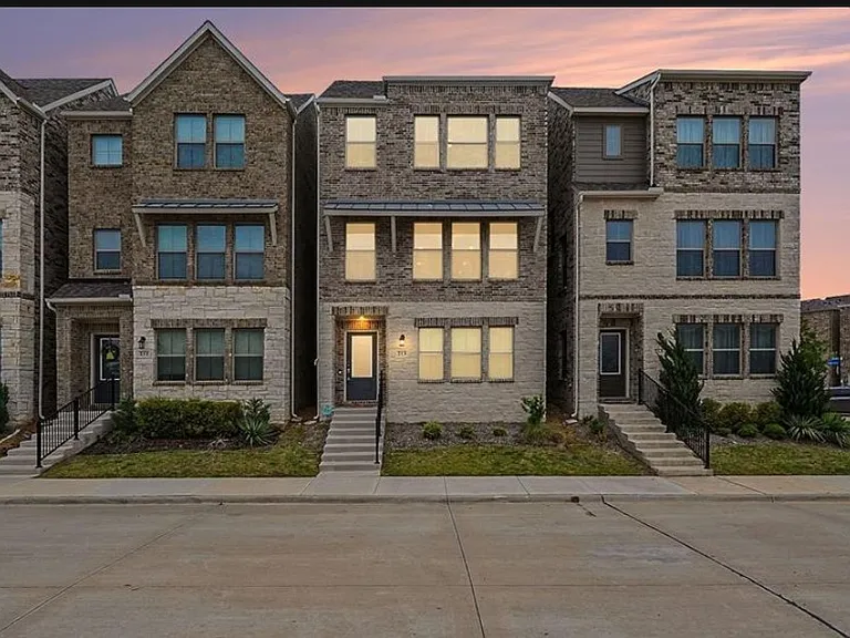 213 Settlers Way — Photo 2