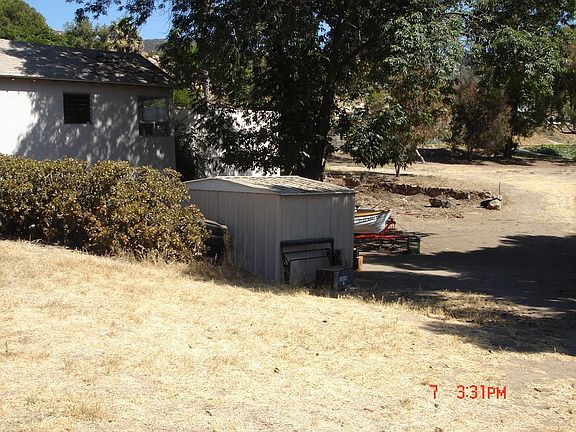 Rear Yard w/Shed