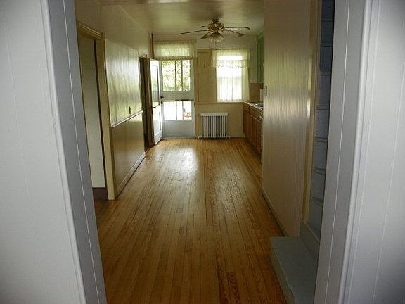 4th image of 928 Thompson Ave