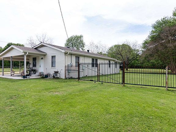 2nd image of 2702 Leopard Dr