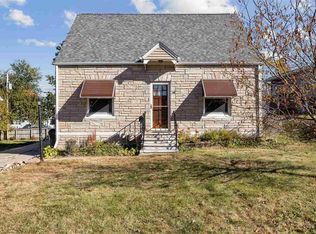 2215 Hamilton St SW, Cedar Rapids, IA 52404