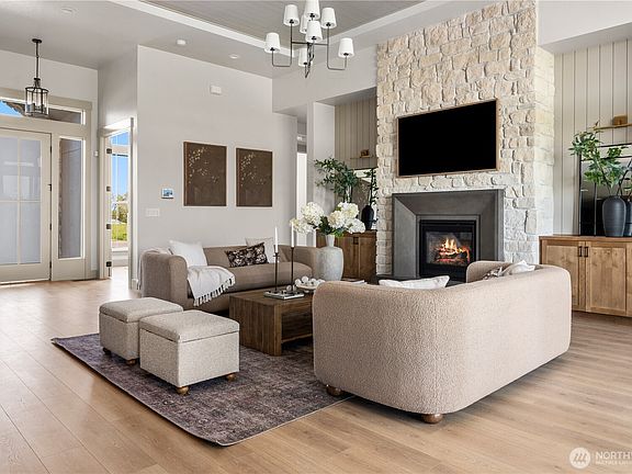 3rd image of 15281 210th Avenue E #986