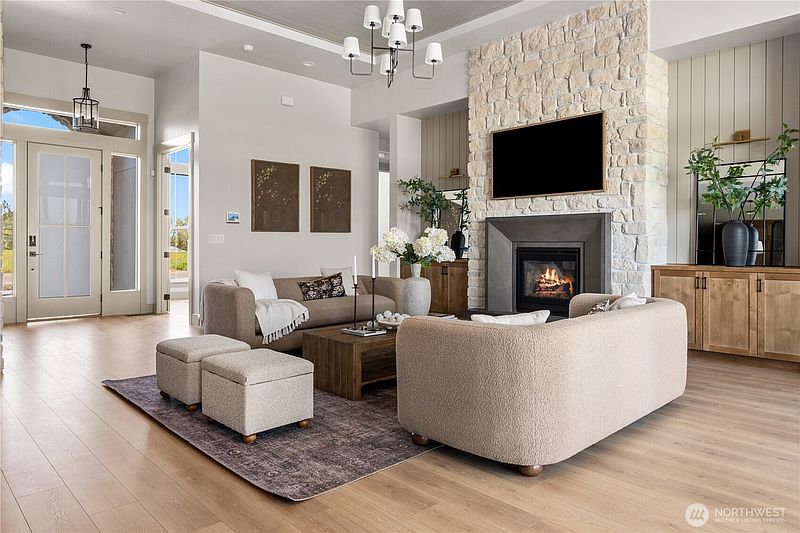 3rd image of 15281 210th Avenue E #986