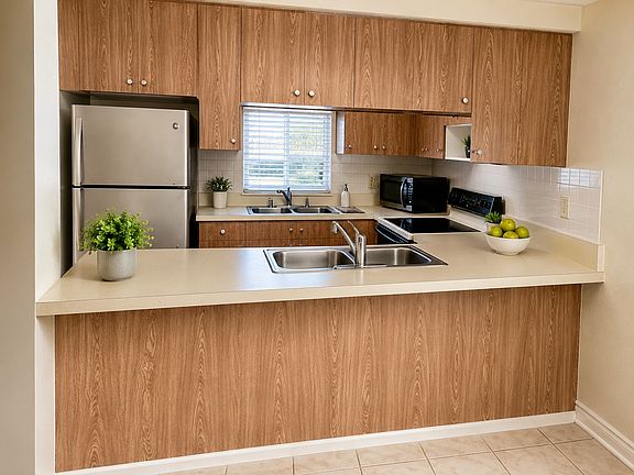 2nd image of 100 E Kentucky Ave #2J