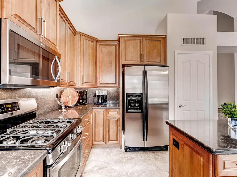2353 W Detroit Pl — Photo 6