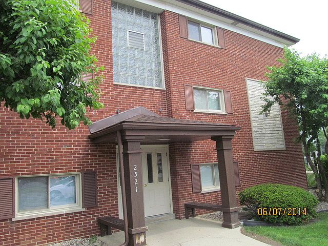 1st image of 2521 N Thatcher Ave #3J