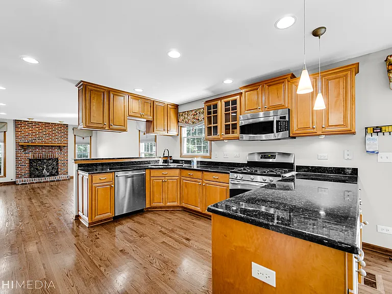 1341 E Thacker St — Photo 12