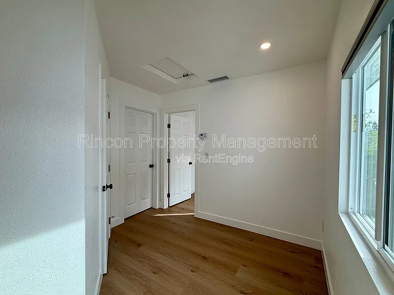 607 Lemon Way #B — Photo 8