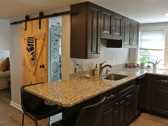 3rd image of 11 Delaware Pl Floor 3