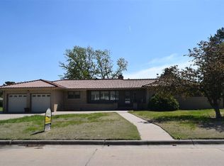221 N Ash St, Russell, KS 67665