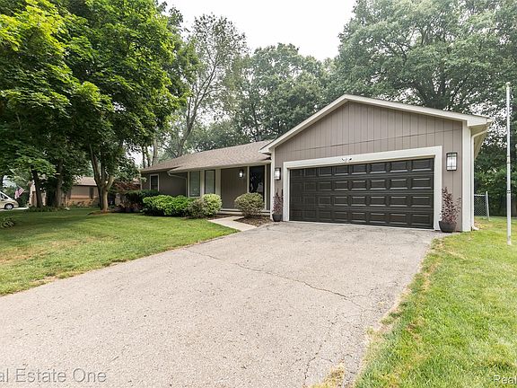 2nd image of 3190 Kenicott Dr