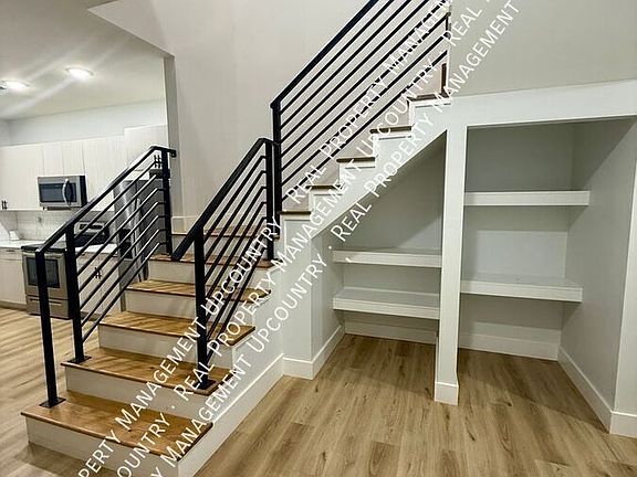 5th image of 693 Neighborhood Rd