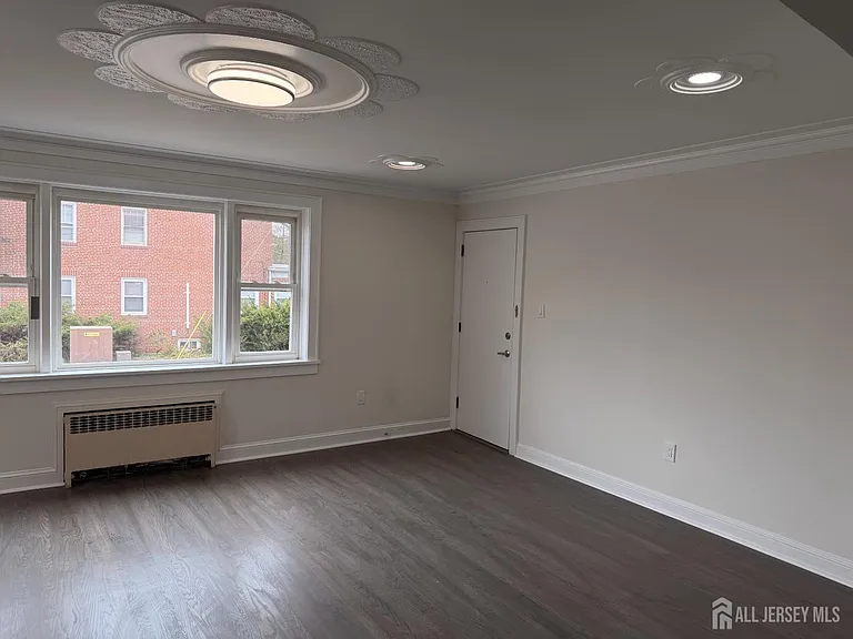 1020 Raritan Ave — Photo 8