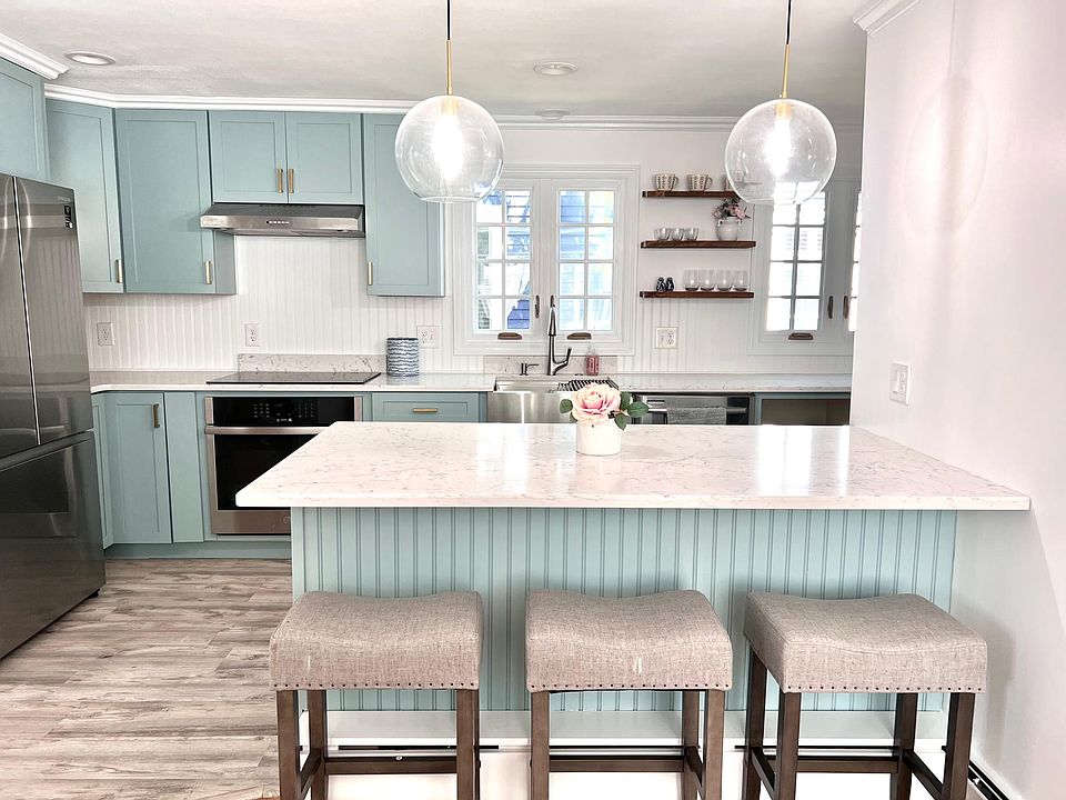 Kitchen, updated with new appliances