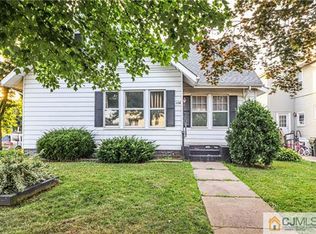 178 Grove St, Woodbridge, NJ 07095