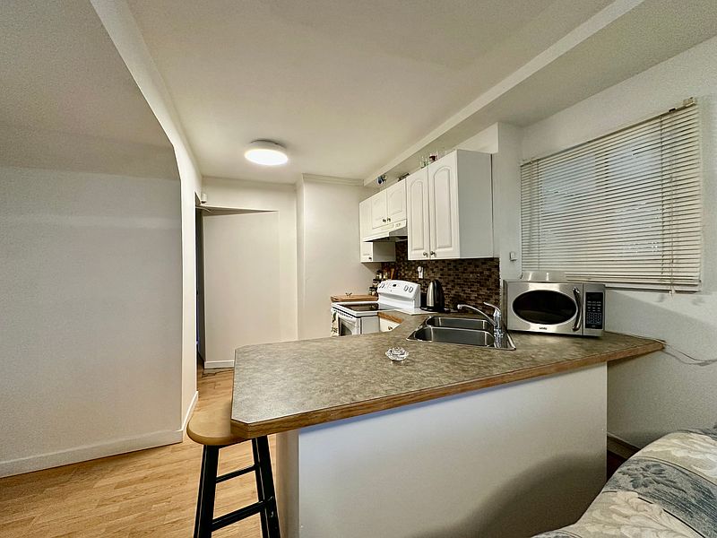 Surrey House for rent - 2 Bedrooms — photo 8
