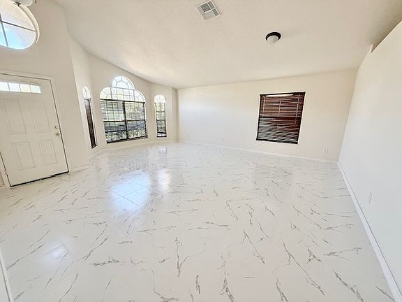 2nd image of 1628 Maximilian Dr