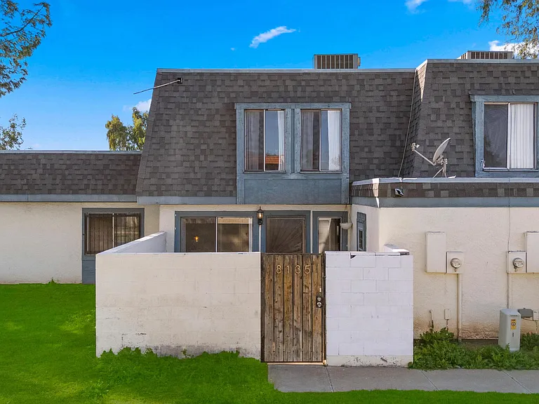 8135 N 32nd Dr — Photo 2