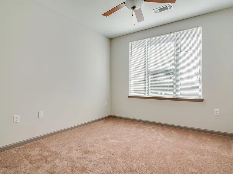 Marvel Apartments — Photo 16