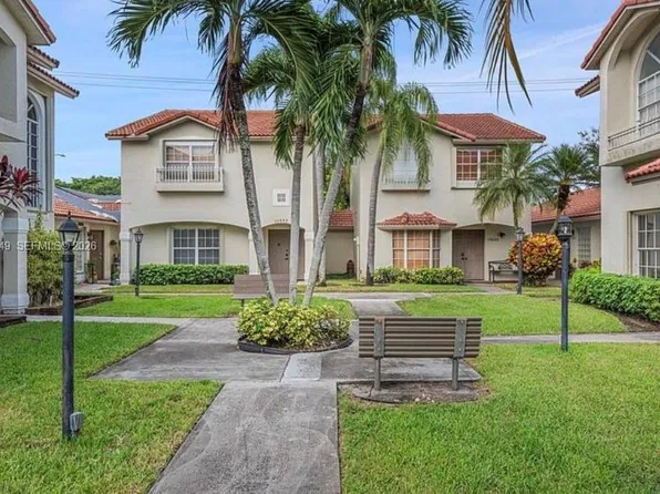 10837 NW 8th St, Pembroke Pines, FL 33026
