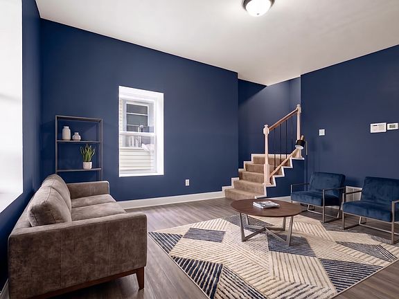 2nd image of 512 W 2nd St