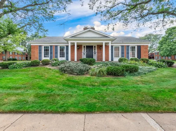 501 Coventry Ln APT 5, Crystal Lake, IL 60014