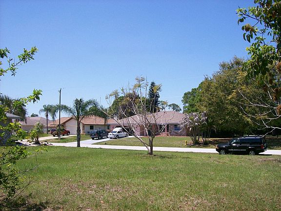 3rd image of 11 Bunker Cir