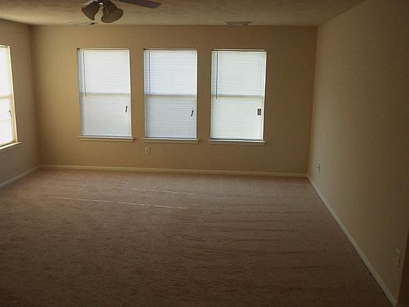   MASTER BEDROOM IN THE FIRST FLOOR.