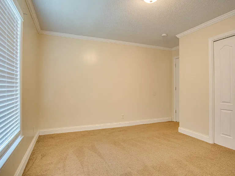 727 Bremen Ave — Photo 22