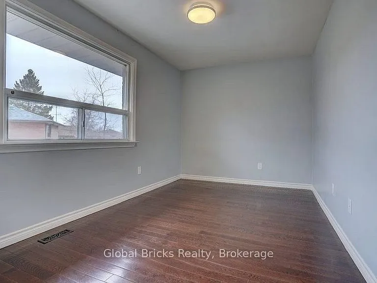 77 Milford Haven Dr E — Photo 15
