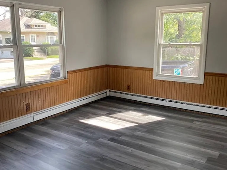319 N Center St — Photo 2